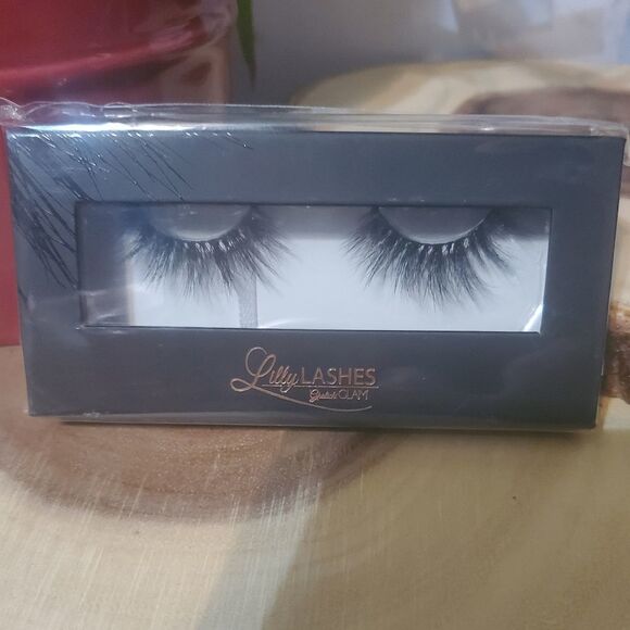 Lilly lashes in Miami 3D Mink - Picture 6 of 10